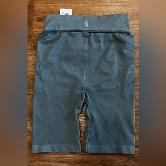 NWT FP Movement Witness The Fitness Bike Shorts Sz XS - Picture 6 of 12